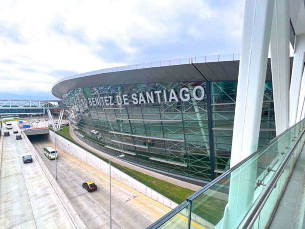 Aumento del Tráfico Aéreo en el Aeropuerto de Santiago: 1,9 Millones de Pasajeros en Mayo